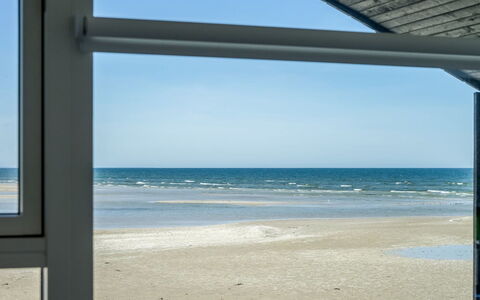 Eleanore - 25M from the Sea: Wood, Home, Porch, Deck, Hardwood, Roof, Wood Stain, Wood Flooring, Eco Hotel
