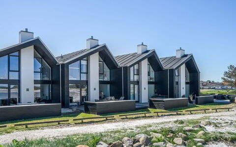 Eleanore - 25M from the Sea: Wood, Home, Porch, Deck, Hardwood, Roof, Wood Stain, Wood Flooring, Eco Hotel