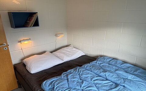 Hansen - 600M from the Sea: Bedroom, Wall, Bed, Bed Sheet, Bedding, Floor, Interior Design, Flooring, Bed Frame, Lighting