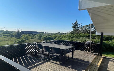 Hansen - 600M from the Sea: Wood, Deck, Plank, Shade, Hardwood, Balcony, Outdoor Structure, Daylighting, Wood Stain, Backyard