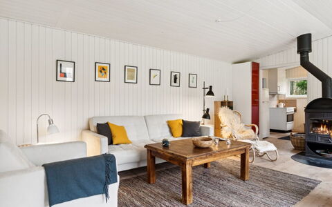 Karl - 4Km from the Sea: Wall, Interior Design, Wood, Flooring, Ceiling, Furniture, Couch, Living Room, Floor, Room