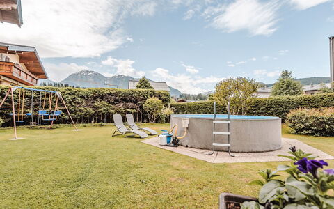 Hoamat: Cloud, Sky, Plant, Shade, Land Lot, Grass, Tree, Residential Area, Leisure, Recreation