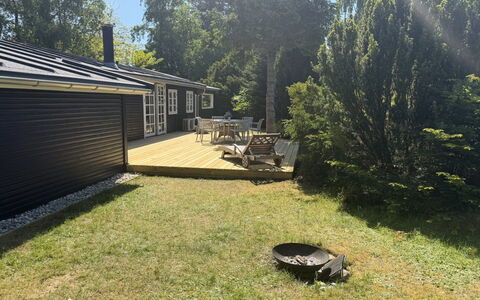 Synnöve - 350M from the Sea: Grass, Home, House, Cottage, Shrub, Roof, Land Lot, Garden, Siding