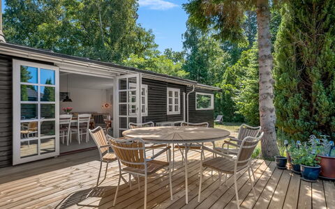 Synnöve - 350M from the Sea: Home, Cottage, Door, Garden, Estate, Shade, Porch, Deck, Garden Buildings, Yard