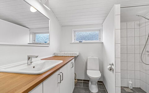 Synnöve - 350M from the Sea: Plumbing Fixture, Bathroom, Sink, Bathroom Sink, Flooring, Tap, Plumbing, Floor, Ceiling, Toilet