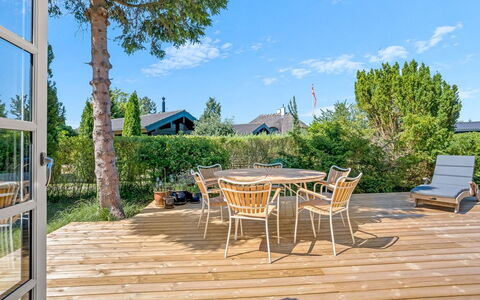 Synnöve - 350M from the Sea: Wood, Wood Flooring, Shrub, Porch, Deck, Hardwood, Furniture, Land Lot, Garden