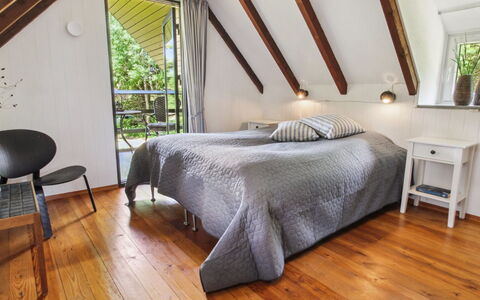 Kersta - 3.3Km from the Sea: Bed, Furniture, Interior Design, Flooring, Bedroom, Wood, Floor, Wood Flooring, Ceiling, Bed Sheet