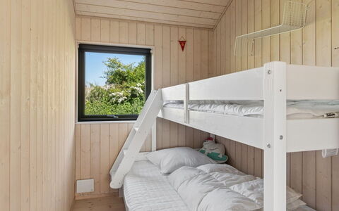 Cita - 350M from the Sea: Wood, Hardwood, Plank, Bedroom, Wood Stain, Bed, Log Cabin, Lumber, Design, Bedding