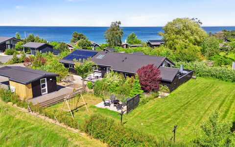 Tuulikki - 100M from the Sea: Mountainous Landforms, Mountain, Hill, Mountain Range, Hill Station, Human Settlement, Urban Design, Alps, Valley, Summit