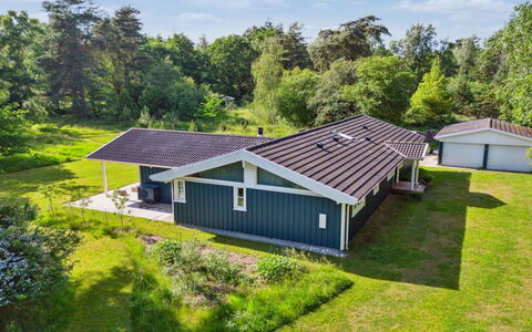 Launo - 1.1Km to the Fjord: Estate, Shade, Driveway, Farmhouse