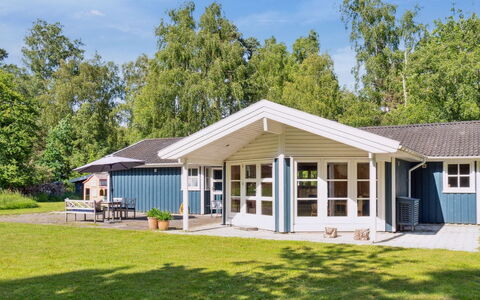 Launo - 1.1Km to the Fjord: Estate, Shade, Driveway, Farmhouse