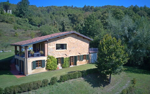 Casetta Verde: Plant, Sky, Window, Building, House, Natural Landscape, Highland, Land Lot, Cottage, Tree