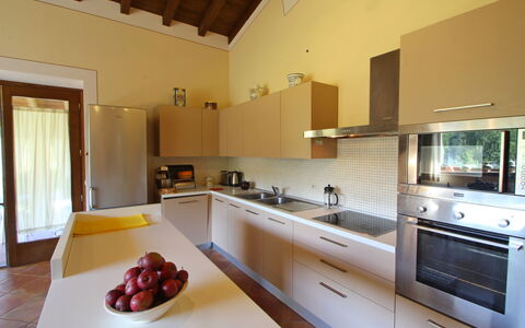 Casetta Verde: Countertop, Cabinetry, Furniture, Sink, Tap, Kitchen Appliance, Kitchen, Wood, Home Appliance, Kitchen Stove