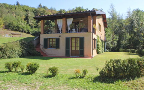 Casetta Verde: Plant, Property, Sky, Building, Window, Tree, Land Lot, Natural Landscape, Cottage, House