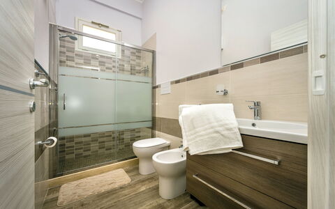 Villa Alcamo: Plumbing Fixture, Bathroom, Toilet, Building, Tap, Wood, Interior Design, Flooring, Floor, Comfort
