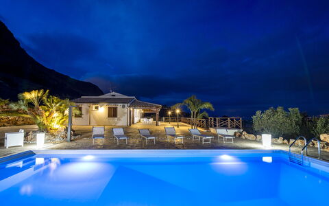 Villa Alcamo: Water, Plant, Sky, Blue, Building, Swimming Pool, Azure, Tree, Leisure, Arecales