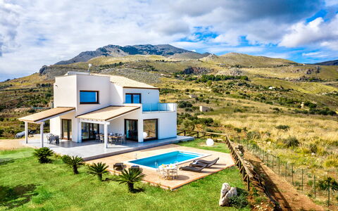 Villa Azzurra: Cloud, Plant, Sky, Building, Property, Window, Mountain, House, Natural Landscape, Land Lot