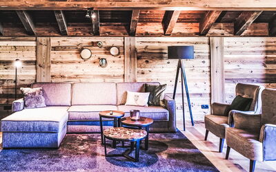 Penthouse Superior Plus 200.3: Furniture, Couch, Picture Frame, Table, Wood, Purple, Interior Design, Floor, Flooring, Living Room