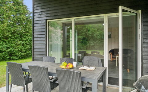 Dorreth - 3.2Km from the Sea: Blue, Shrub, Cottage, Groundcover, Garden, Estate, Shade, Landscaping, Farmhouse, Eco Hotel