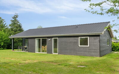 Dorreth - 3.2Km from the Sea