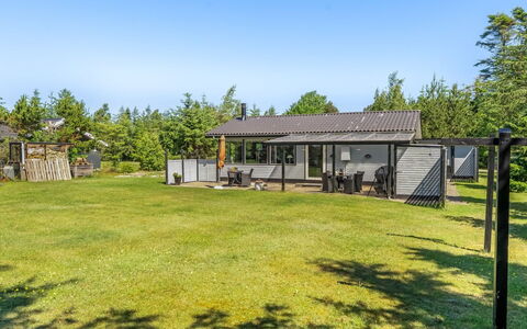 Bosse - from the Sea: Grass, Land Lot, Rural Area, Plain, Shade, Cottage, Lawn, Garden, Yard