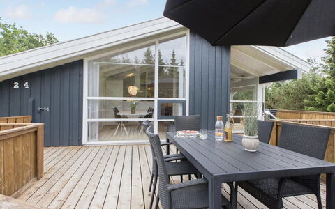 Ingwin - from the Sea: House, Roof, Home, Cottage, Shed, Garden Buildings, Siding, Yard, Log Cabin, Hut