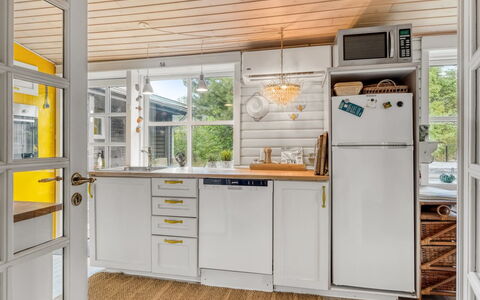 Ellinore - from the Sea: Flooring, Wood, Major Appliance, Interior Design, Kitchen, Floor, Kitchen Appliance, Home Appliance, Home, Wood Flooring