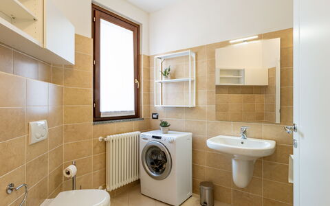 Re16 Regina: Brown, Mirror, Bathroom Sink, Plumbing Fixture, Tap, Property, Sink, Bathroom, Purple, Bathroom Cabinet