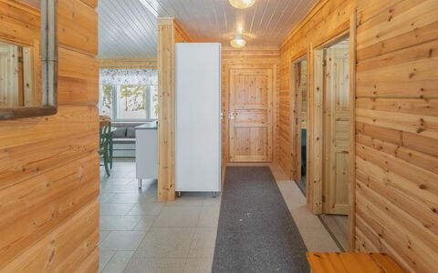 Kuukkelin Kehto: Wood, Ceiling, Flooring, Floor, Interior Design, Wood Flooring, Room, Plank, Wood Stain, Hardwood