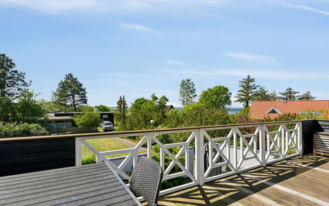 Eikka - 100M from the Sea: Wood, Deck, Porch, Hardwood, Composite Material, Handrail, Plank, Shade, Boardwalk, Wood Flooring