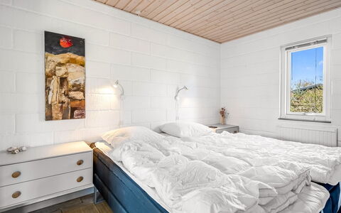 Eikka - 100M from the Sea: Wood, Bedroom, Home, Floor, Ceiling, Bedding, Bed, Bed Sheet, Bed Frame, Plank