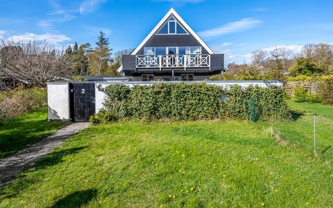 Eikka - 100M from the Sea: Grass, Home, Cottage, Farmhouse, Estate, Garden, Lawn, Porch, Landscaping, Yard
