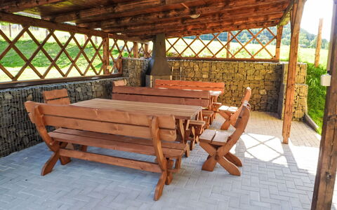 Jílové: Furniture, Wood, Plant, Outdoor Furniture, Outdoor Bench, Shade, Wood Stain, Hardwood, Tree, Leisure