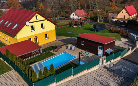 Jílové: Building, Window, House, Plant, Tree, Neighbourhood, Urban Design, Grass, Swimming Pool, Sky