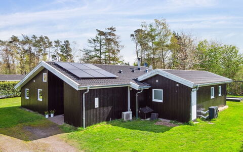 Amiira - 500M from the Sea: Home, Residential Area, House, Cottage, Roof, Land Lot, Siding, Garden, Estate, Lawn