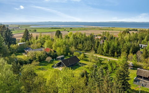 Niesina - 600M to the Fjord: Green, Landscape, Plain, Land Lot, Grassland, Rural Area, Cottage, Field, Meadow, Prairie