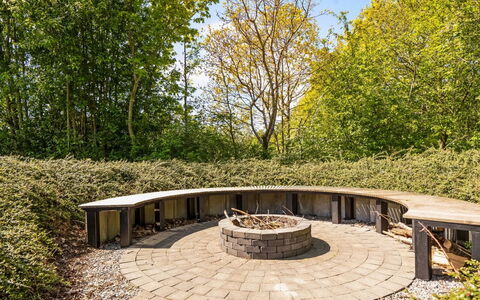 Ahto - 600M to the Fjord: Grass, Grassland, Landscape, Ecoregion, Plain, Plant Community, Land Lot, Outdoor Furniture, Prairie, Shrubland