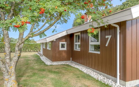 Maira - from the Sea: Wood, Wood Stain, Hardwood, Cottage, Garden, Garden Buildings, Siding, Lawn, Backyard, Yard