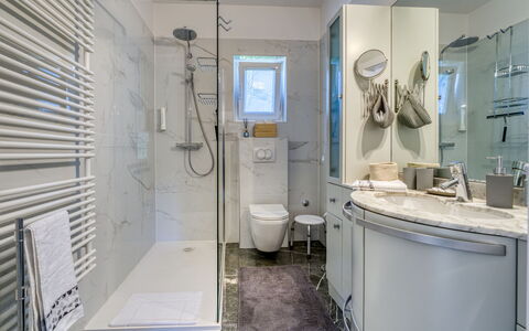 Happy Home Rab: Mirror, Property, Sink, Plumbing Fixture, Bathroom, Tap, Purple, Interior Design, Floor