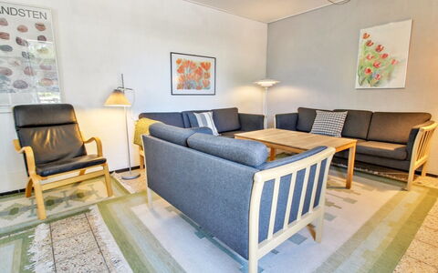 Kiri - 24Km from the Sea: Roof, House, Home, Cottage, Door, Siding, Estate, Lawn, Yard, Porch