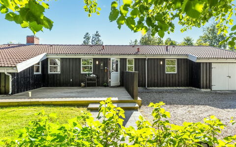 Olli - 600M from the Sea: Grass, Grassland, Land Lot, Cottage, Rural Area, Meadow, Garden Buildings, Garden, Shed