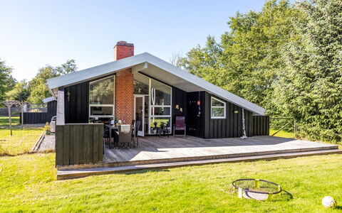 Olli - 600M from the Sea: Grass, Grassland, Land Lot, Cottage, Rural Area, Meadow, Garden Buildings, Garden, Shed