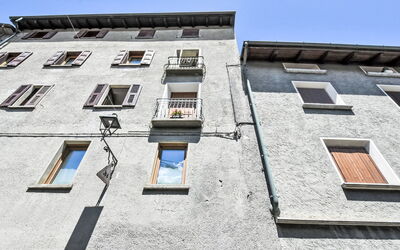 Bormio 12: Sky, Property, Building, Window, Rectangle, Material Property, Urban Design, Composite Material