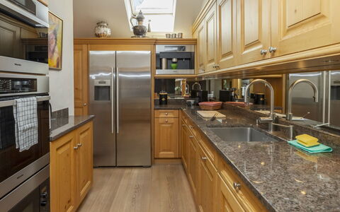 Chalet Rebhalde: Kitchen, Countertop, Kitchen Appliance, Furniture, Cabinetry, Major Appliance, Interior Design, Flooring, Home Appliance, Wood