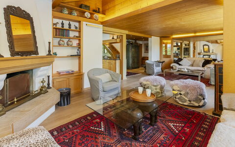 Chalet Rebhalde: Wood, Furniture, Interior Design, Ceiling, Couch, Floor, Living Room, Room, Flooring, Home