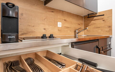 Steil Alva Studios Smit: Wood, Building, Interior Design, Floor, Flooring, Hardwood, Material Property, Wood Stain, Audio Equipment, Home Appliance
