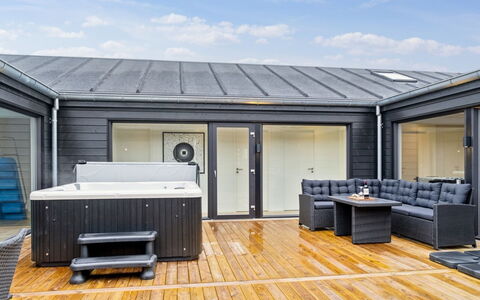 Marinus - 800M from the Sea: Roof, Home, Door, Cottage, Shade, Siding, Yard, Estate, Backyard