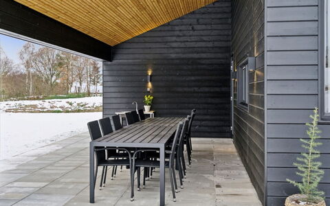 Marinus - 800M from the Sea: Roof, Home, Door, Cottage, Shade, Siding, Yard, Estate, Backyard