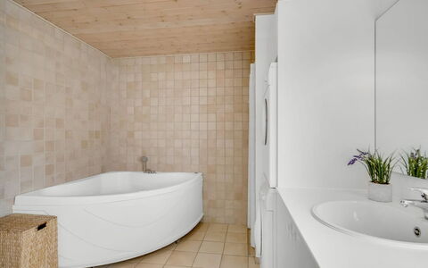Lari - 600M from the Sea: Flooring, Floor, Interior Design, Wall, Plumbing Fixture, Bathroom, Ceiling, Bathtub, Room, Plumbing