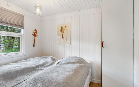 Mintha - 400M from the Sea: Wood, Flooring, Bedroom, Floor, Ceiling, Interior Design, Bed, Bed Sheet, Bedding, Room